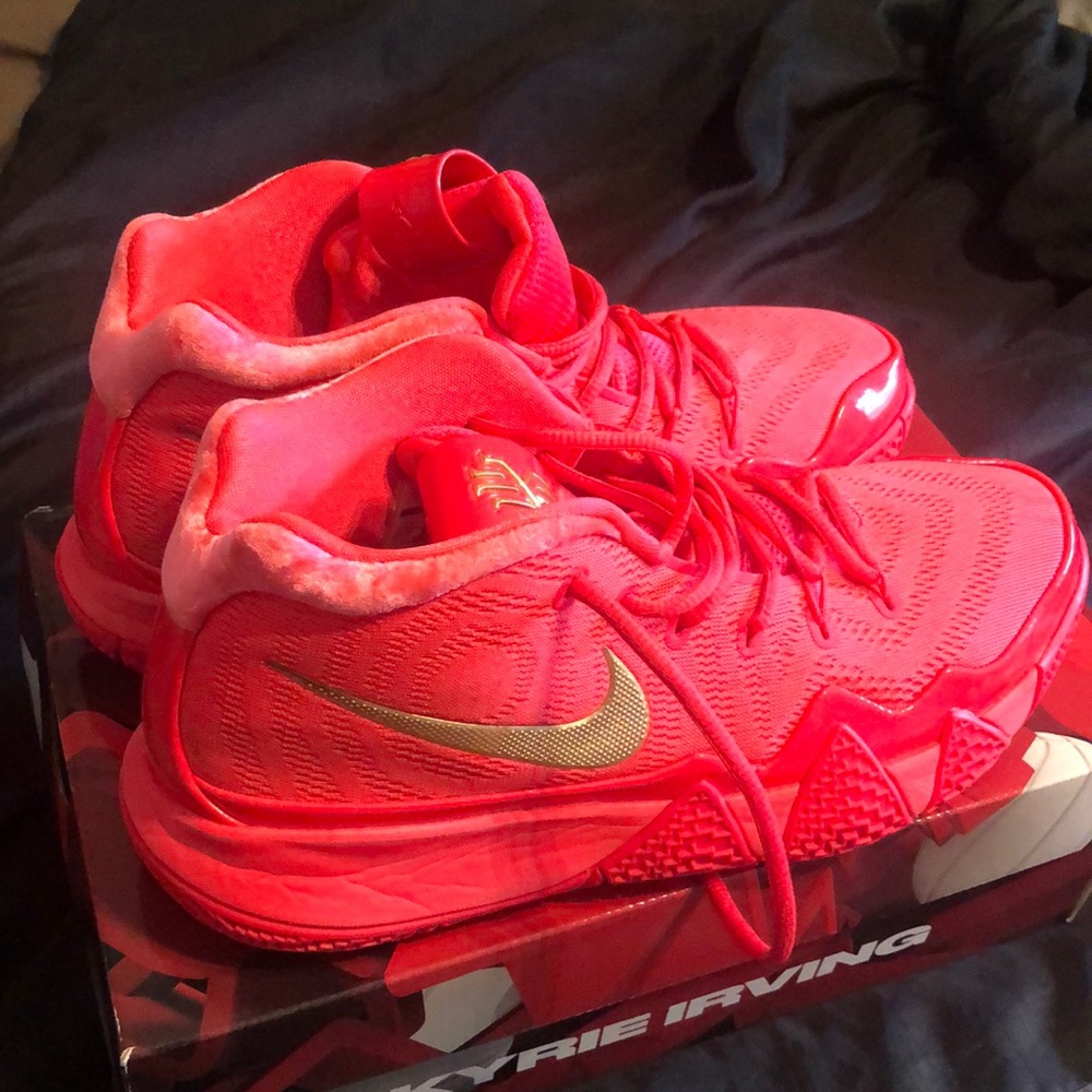 NIKE KYRIE 4 “RED CARPET” RARE